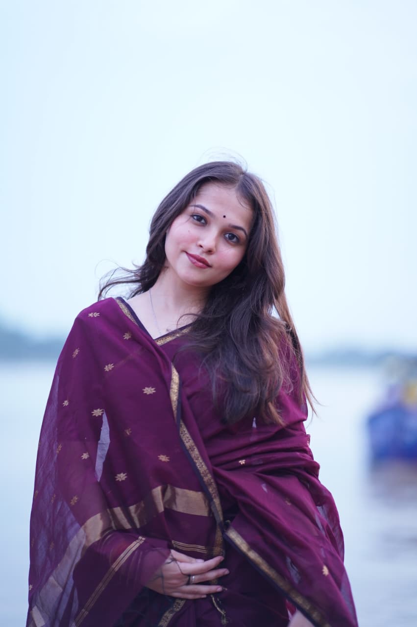 Handwoven Plum Maheshwari Saree with Zari Border