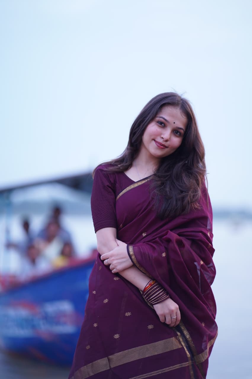 Handwoven Plum Maheshwari Saree with Zari Border